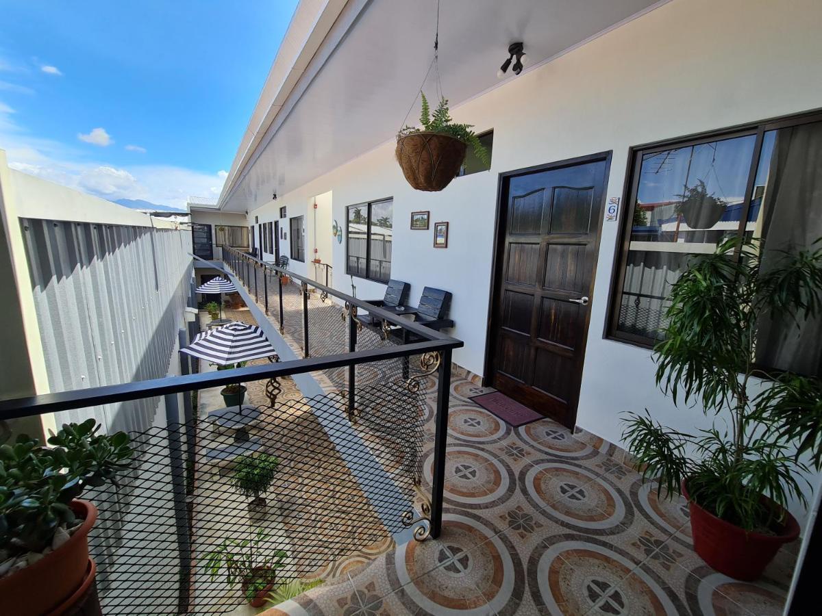 Apartamentos Ave Del Paraiso Alajuela Eksteriør billede