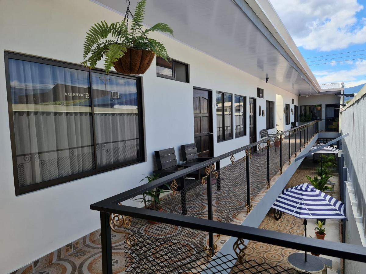 Apartamentos Ave Del Paraiso Alajuela Eksteriør billede