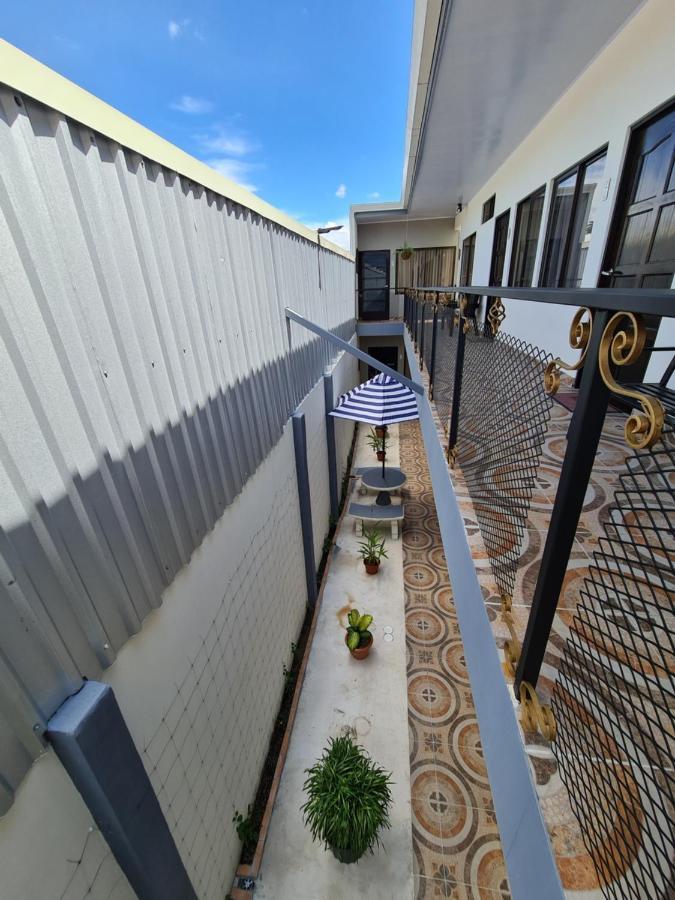 Apartamentos Ave Del Paraiso Alajuela Eksteriør billede