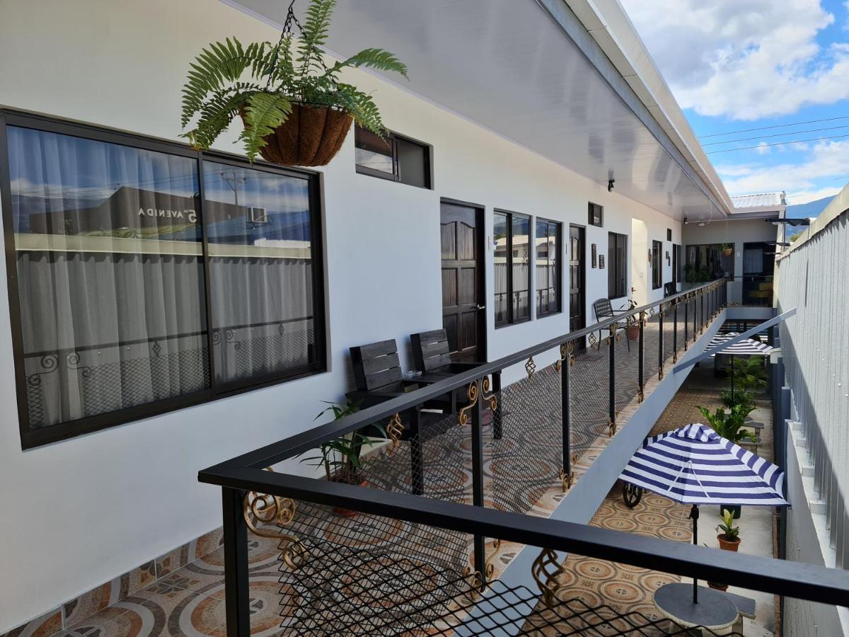 Apartamentos Ave Del Paraiso Alajuela Eksteriør billede